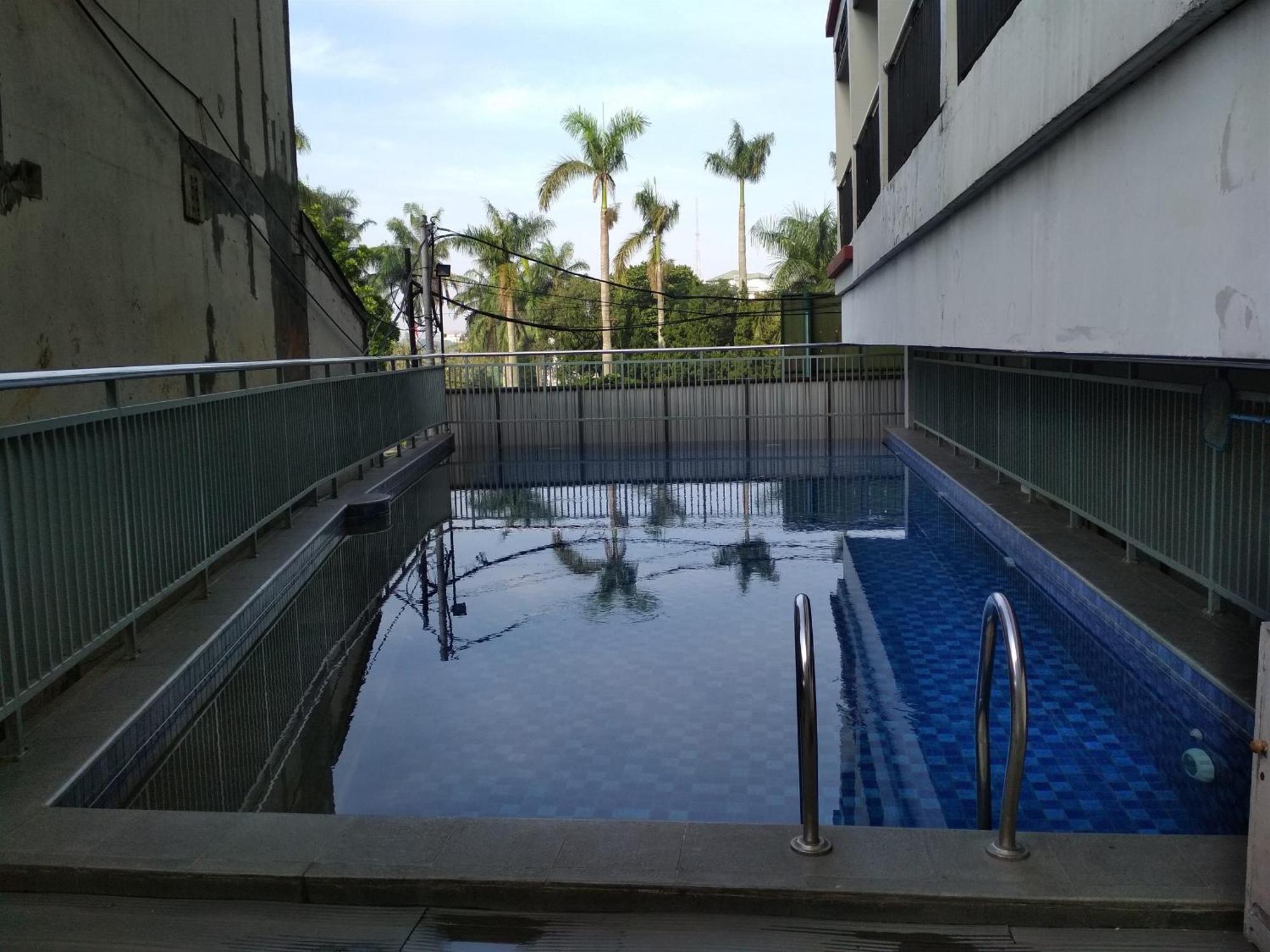 Simply And Comfy Studio Room Apartment Beverly Dago By Travelio Bandung Bagian luar foto