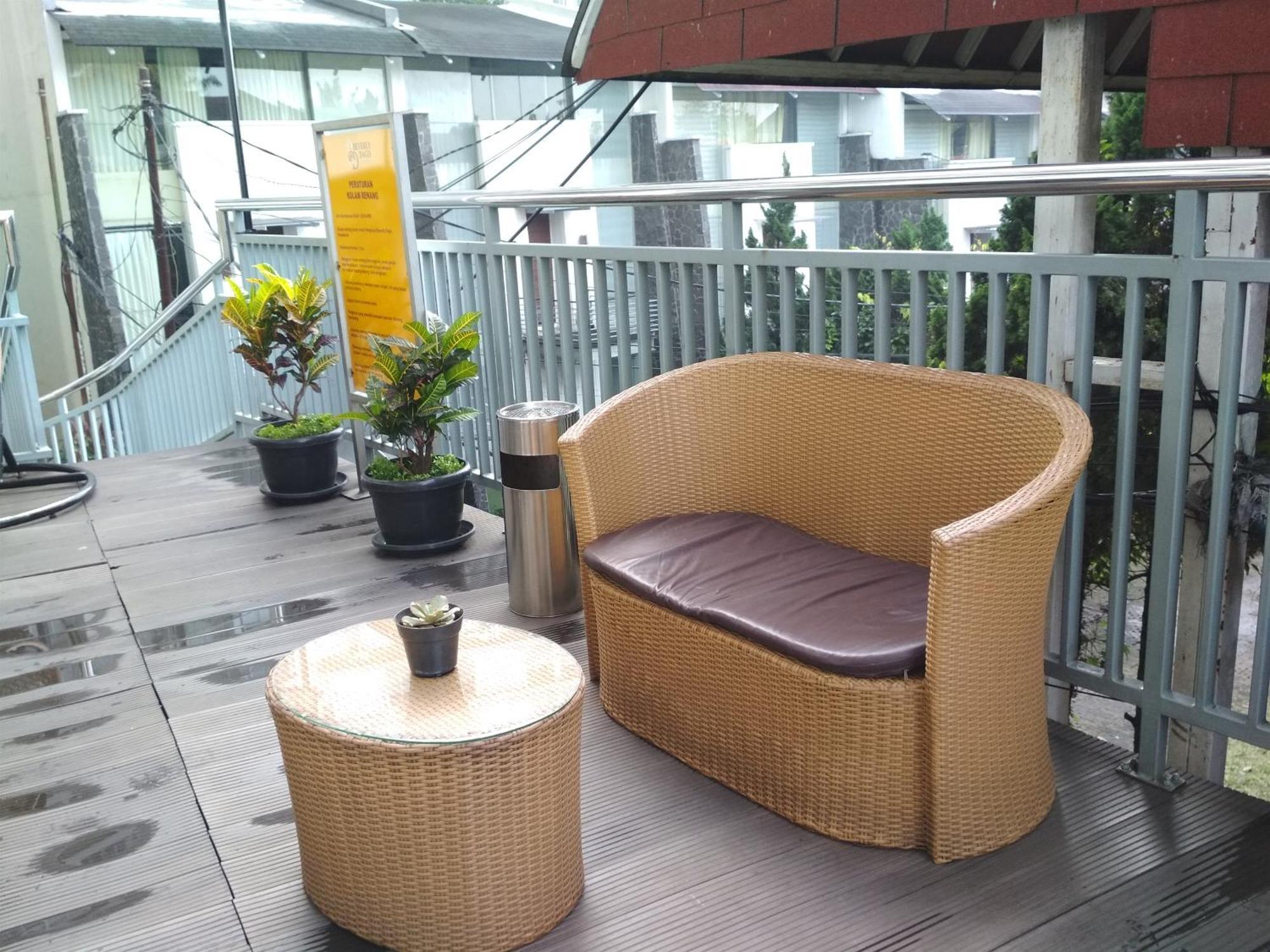 Simply And Comfy Studio Room Apartment Beverly Dago By Travelio Bandung Bagian luar foto